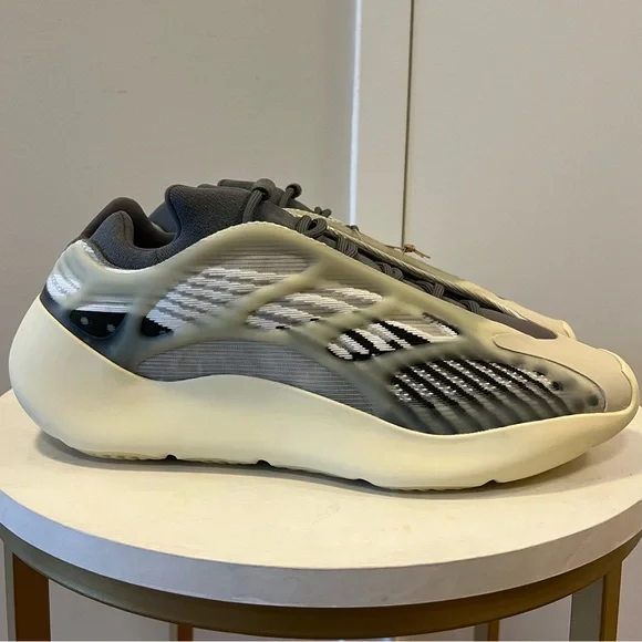 Yeezy 700 V3 Salt- Size (Fits like 12) Brand New (Deadstock)